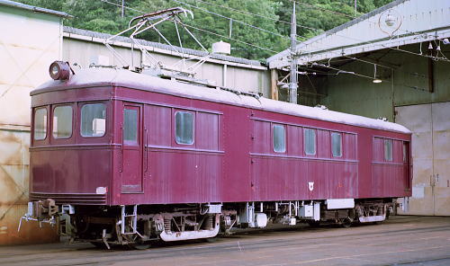 鈴蘭台車両工場に入換車として現存する旧デ101。開業翌年の1929年製です。